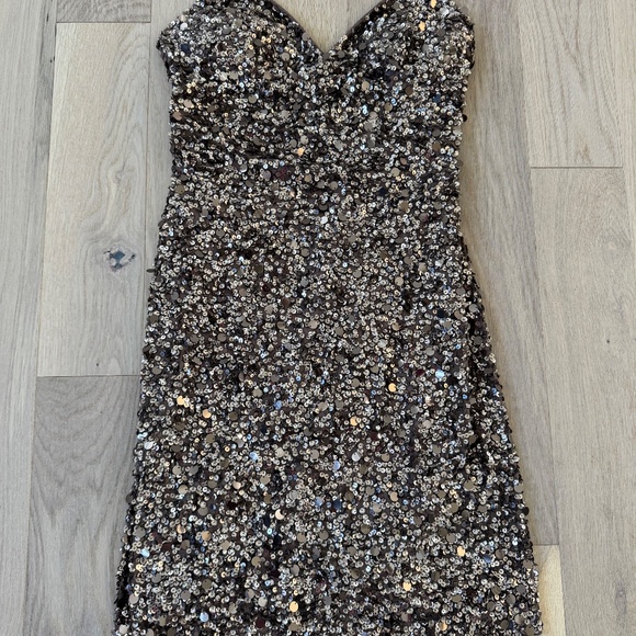 Cache Glittering Dress in Gold Metallic - Picture 8 of 9